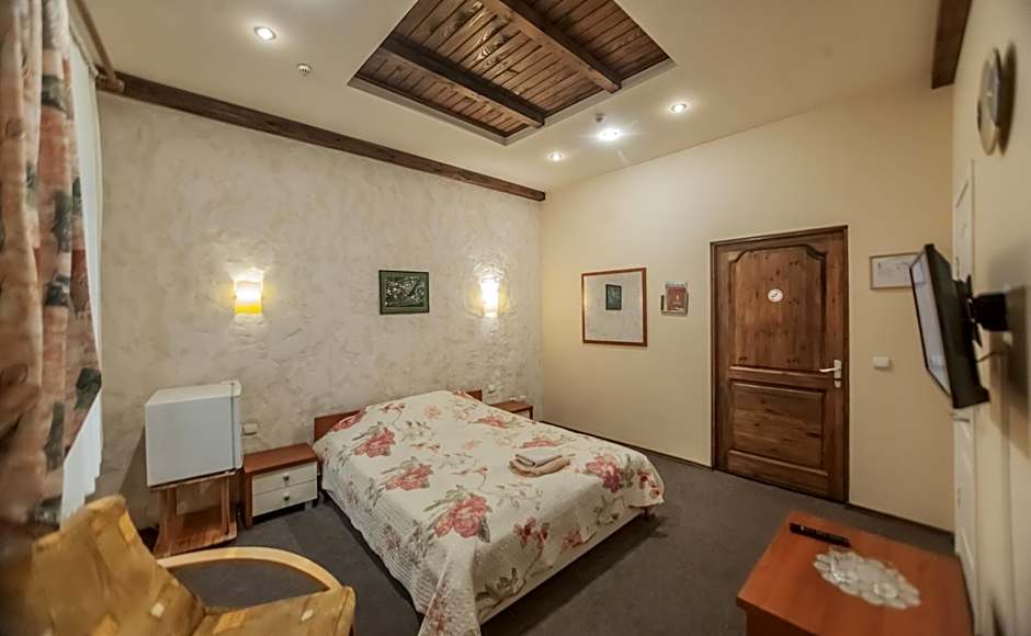 Photo 1 of 9 of Double Room