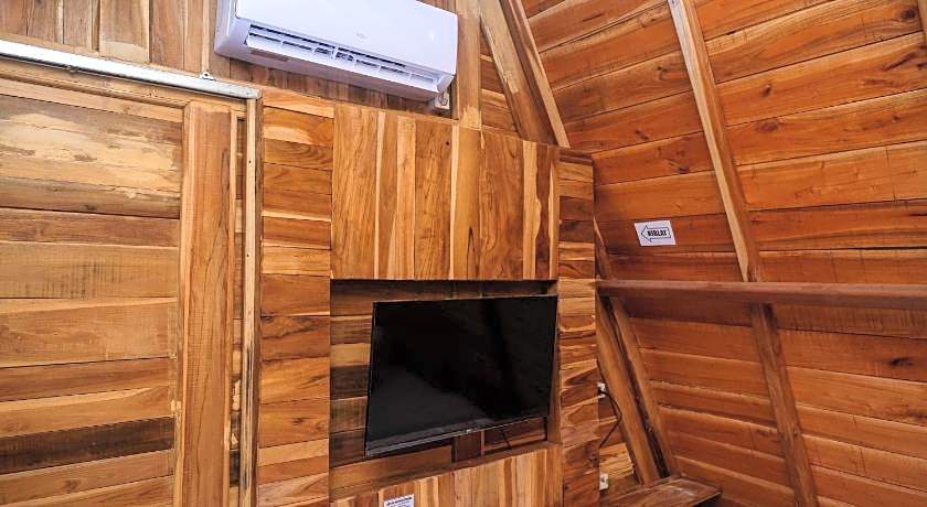 Urbanview Villa Kolopaking Kebumen by RedDoorz