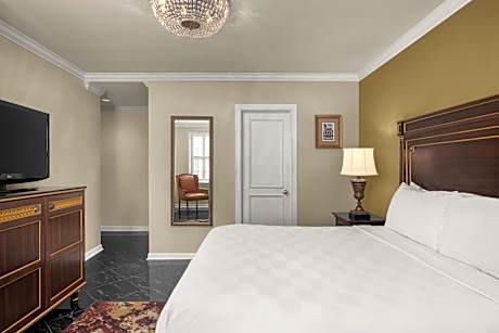 Petit King Room