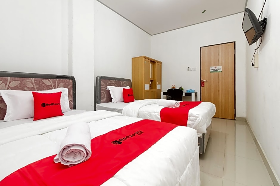 RedDoorz Syariah near RSU Suaka Insan Banjarmasin