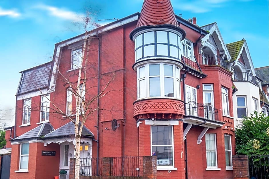 OYO TamTam Acton Hotel