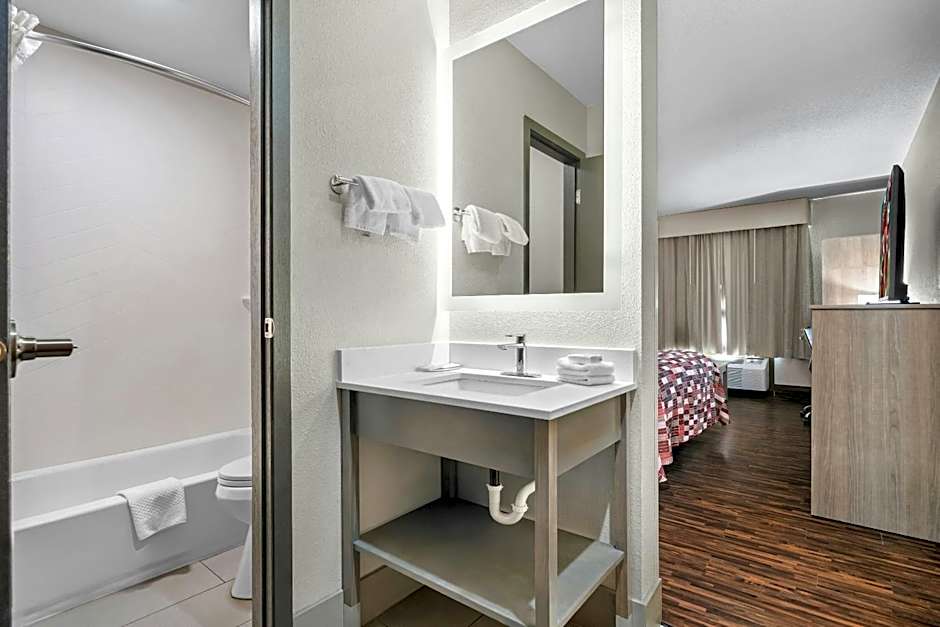 Red Roof Inn & Suites Tomah
