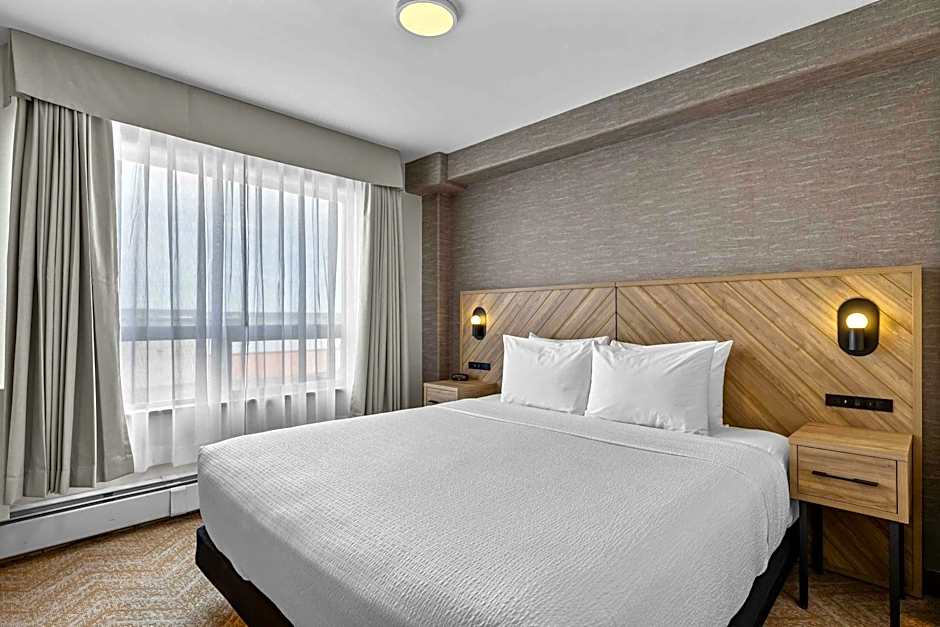 Sandman Hotel & Suites Calgary West
