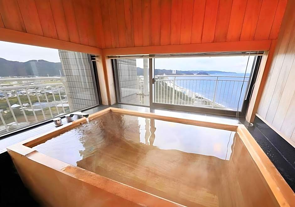 Kamogawa Grand Hotel