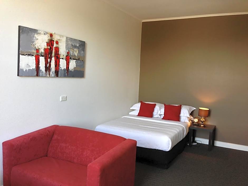 Centennial Inn on Bathurst