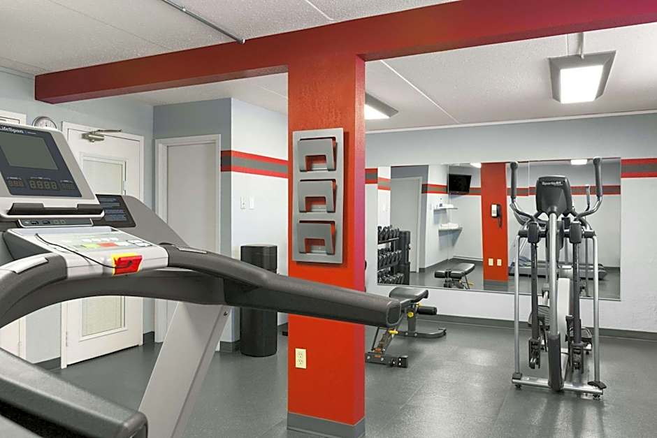 Travelodge by Wyndham Edmonton West