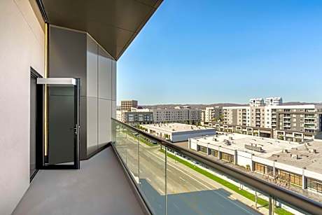 One-Bedroom King Suite with Balcony