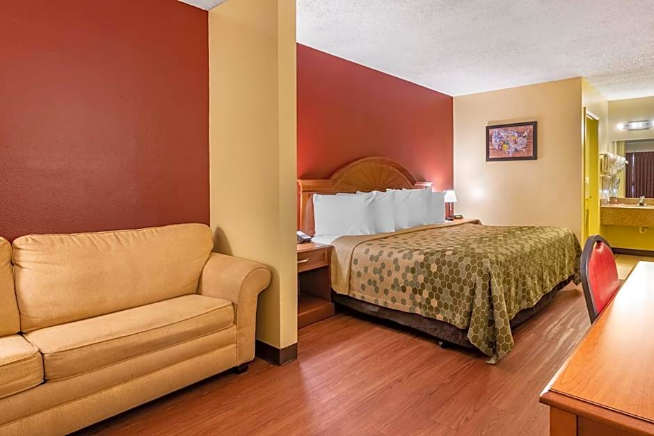 Econo Lodge Inn & Suites Maingate Central