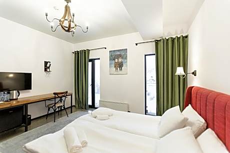 Superior Double or Twin Room with Mountain View