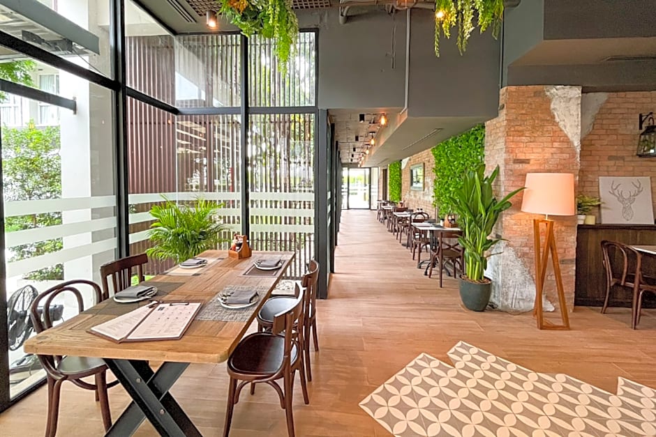 The Idle Hotel and Residence