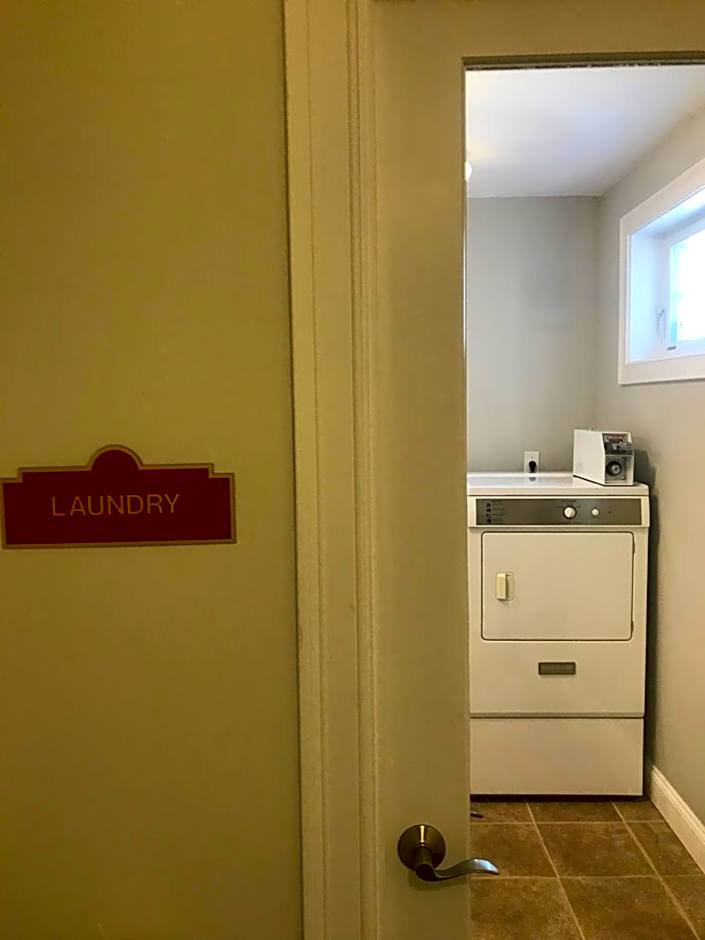 Crescent Suites Hotel