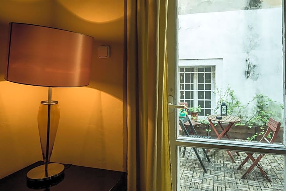 Charles Bridge Hostel & Apartments