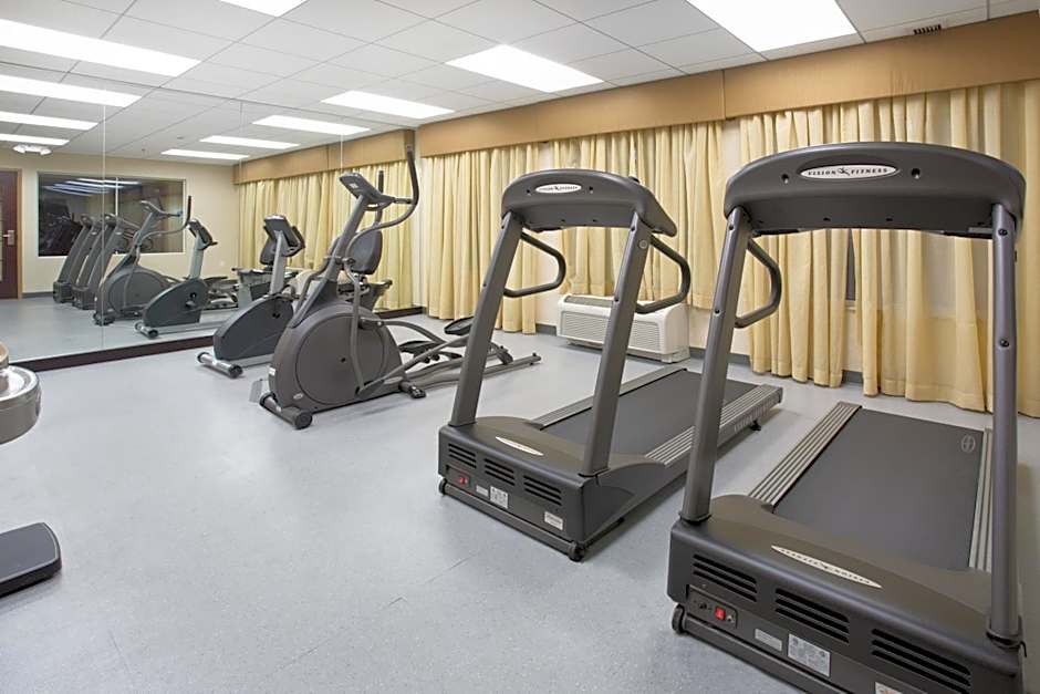 Holiday Inn Express Hotel & Suites Minot South By IHG