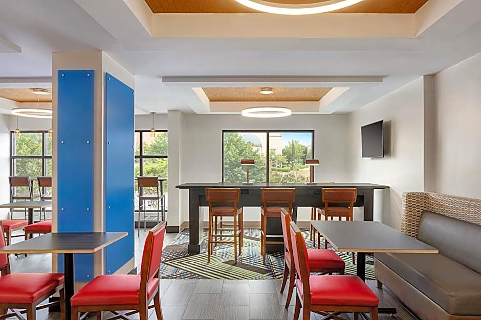 Holiday Inn Express & Suites Greenville-Downtown by IHG