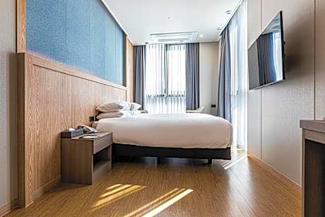 Superior Corner Double Room