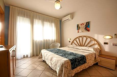 Superior Two-Bedroom Apartment (6 Adults)  with Balcony or Terrace