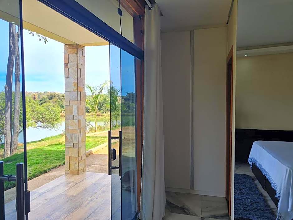 Chalé defronte Lagoa na Serra do Cipó próximo a Cachoeira Grande, Cachoeira do Pedrão e Cachoeira Véu da Noiva