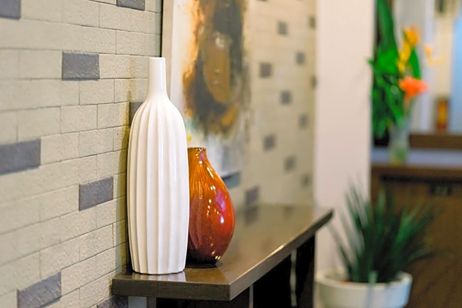 Madonna Hometel and Suites