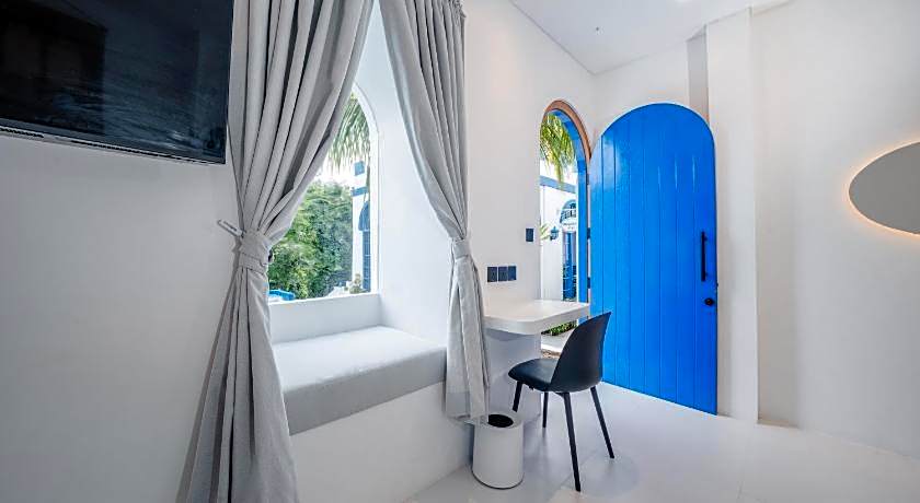 Bombora Surf Camp Hotel