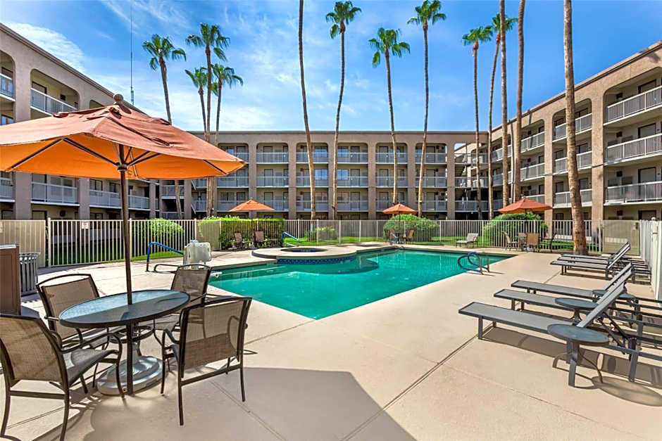 Best Western Plus Scottsdale Thunderbird Suites