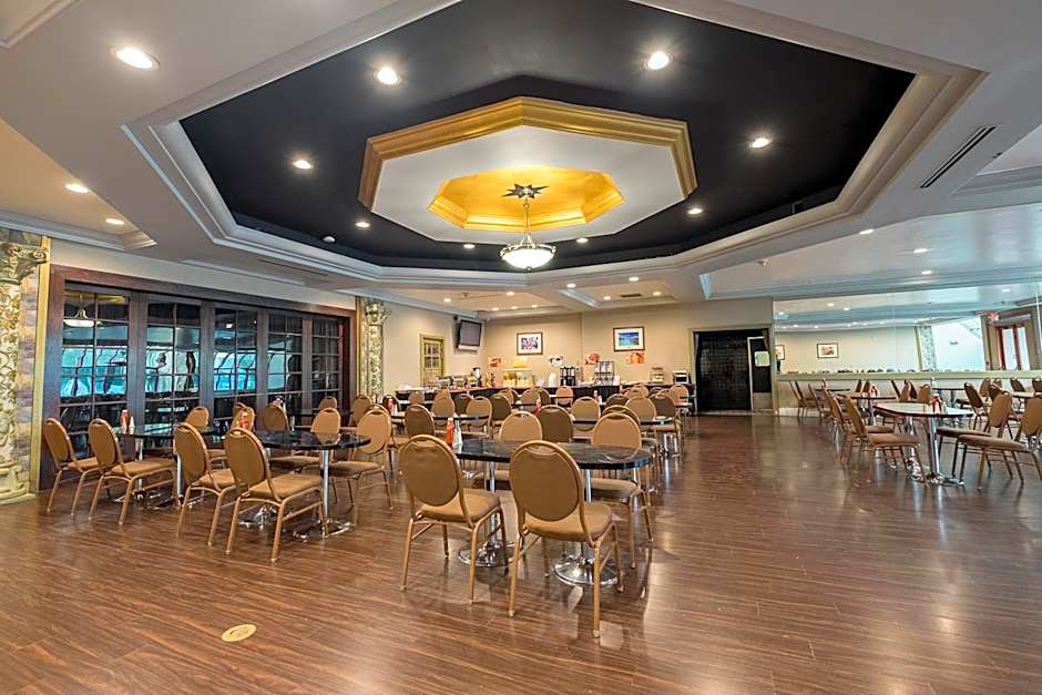 Howard Johnson Hotel&Conf Cntr by Wyndham Fullerton/Anaheim