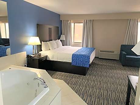 King Suite with Jetted Tub - Non-Smoking