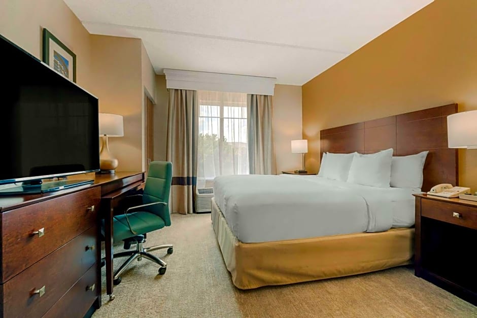 Comfort Suites Near Universal Orlando Resort