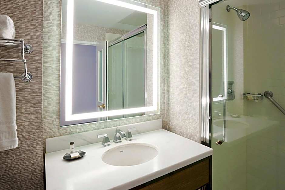 Sheraton St. Paul Woodbury Hotel