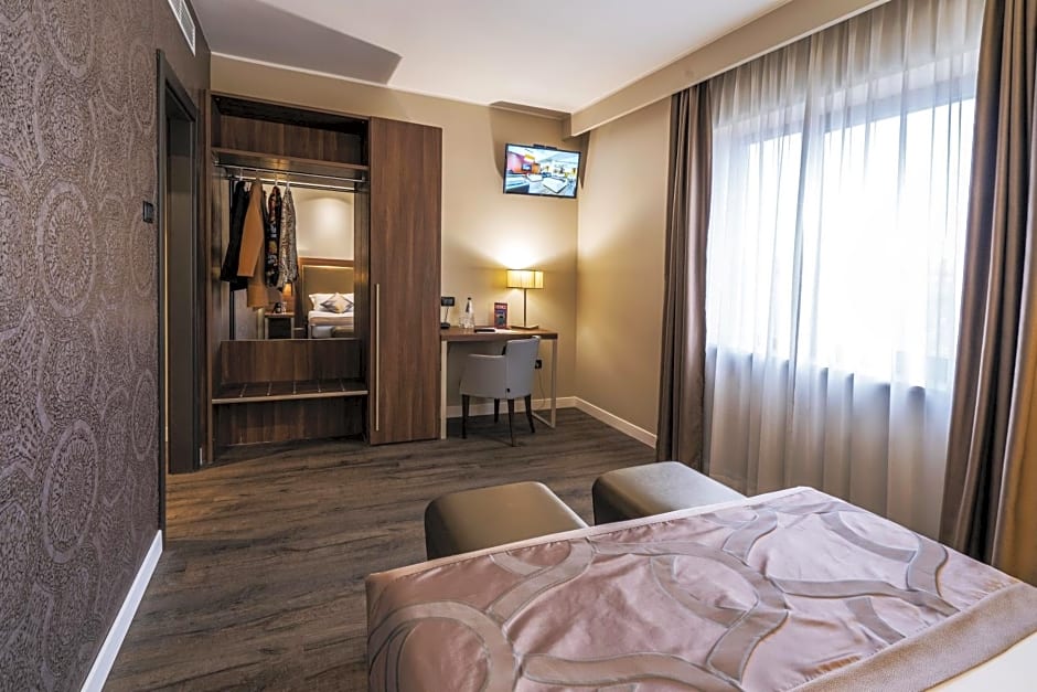 Smart Hotel Holiday