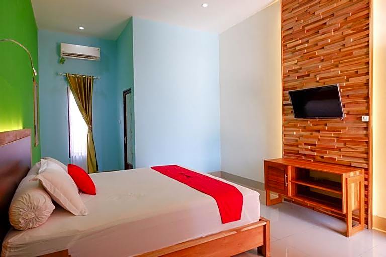 RedDoorz near Taman Makam Pahlawan Tatura