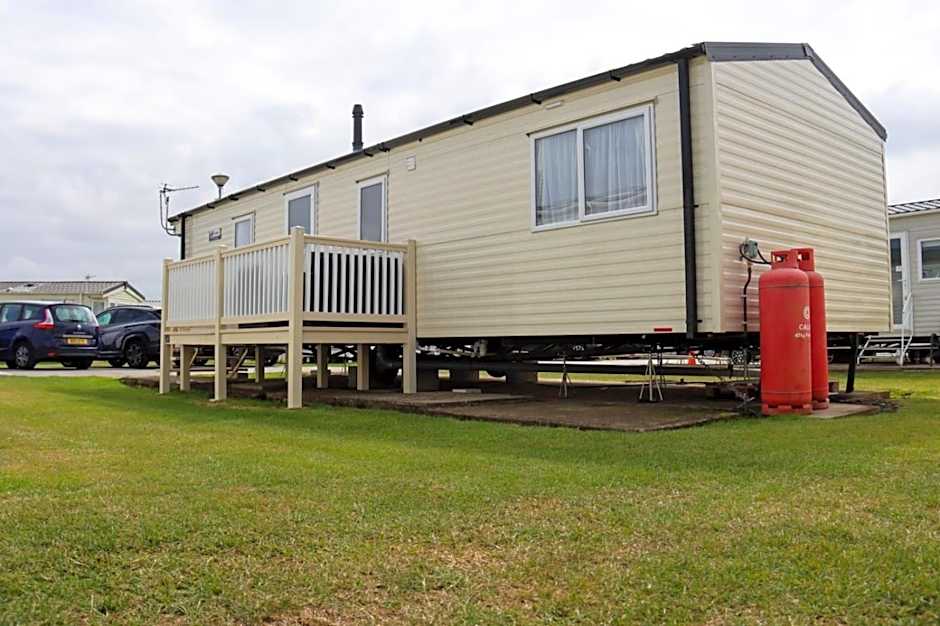 Chic, spacious & fun coastal retreat - family friendly - 3 min walk to beach