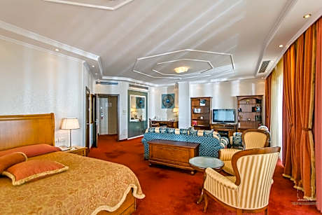 Luxury Suite with Sea View