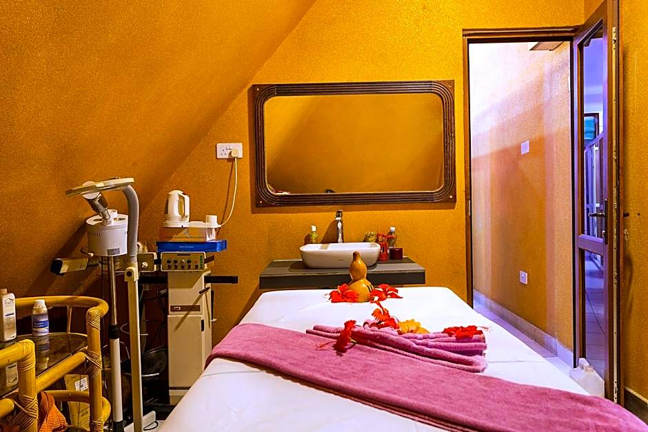 Travellers Beach Hotel & SPA