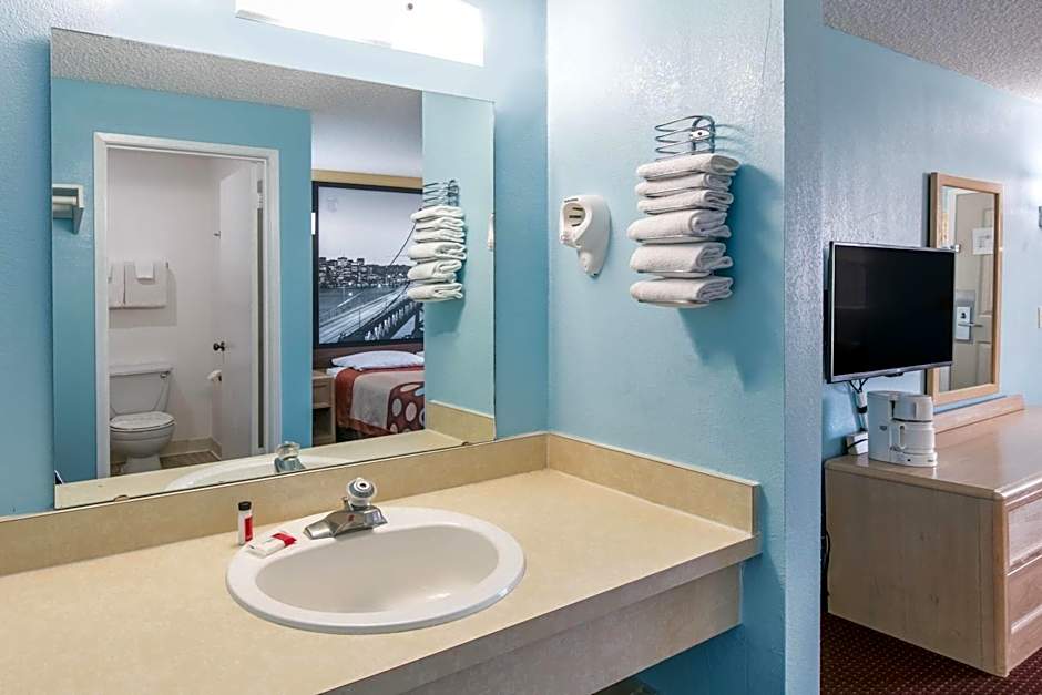 Super 8 by Wyndham Bishop