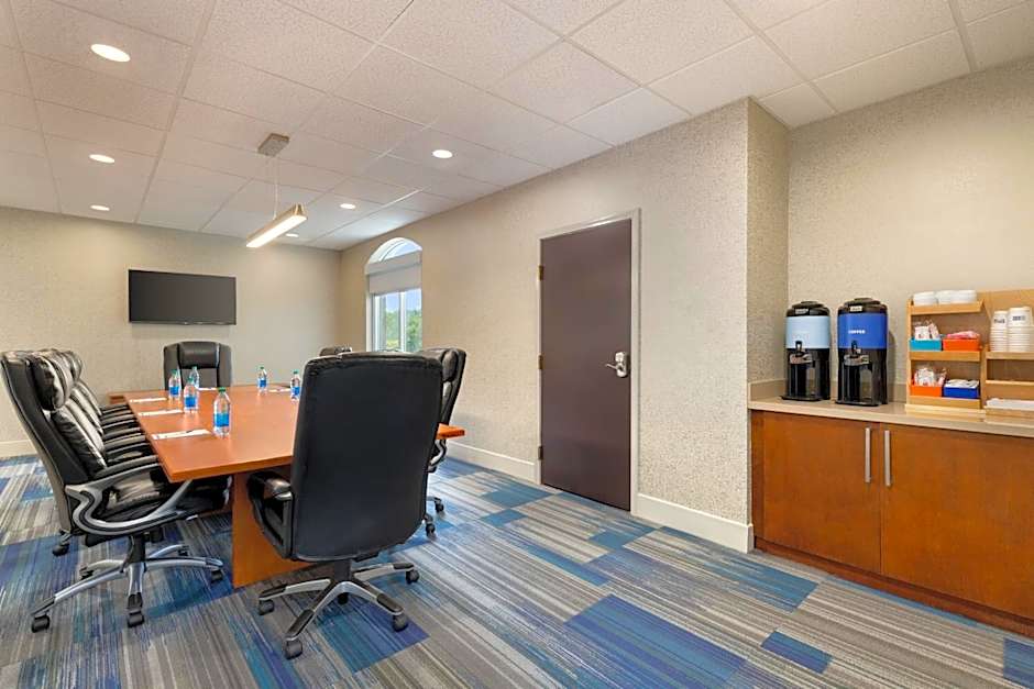 Holiday Inn Express Hotel & Suites Auburn - University Area By IHG