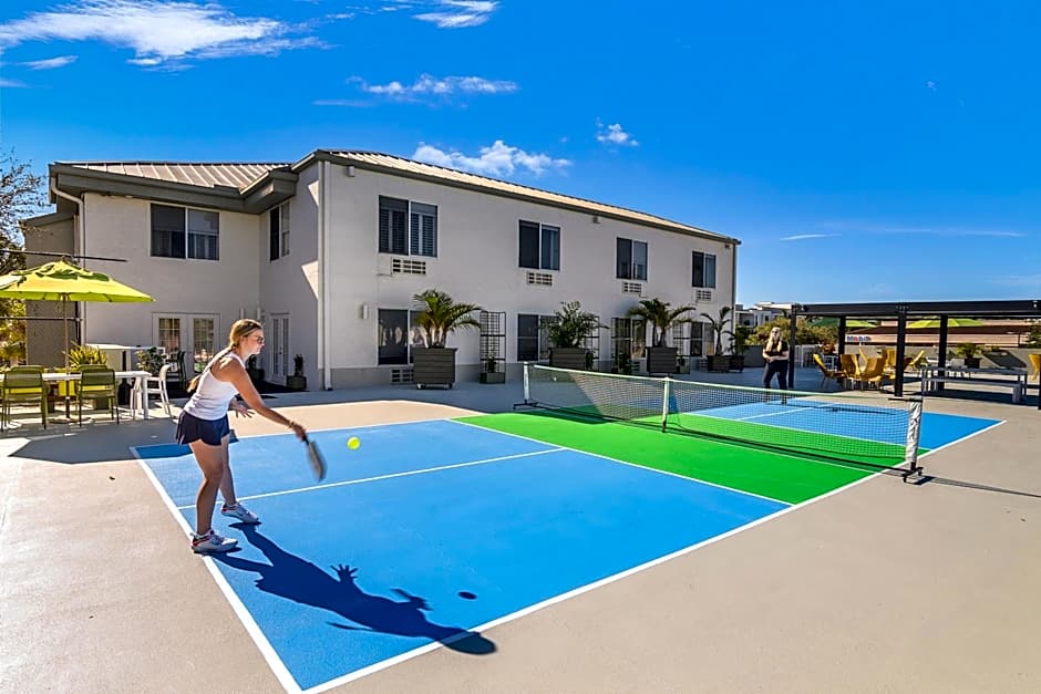 Naples Park Central Hotel