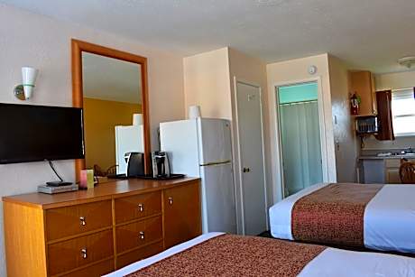 Deluxe Room with Two Full Beds and Kitchenette