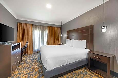 King Room with Roll-in Shower - Disability Access/Non-Smoking