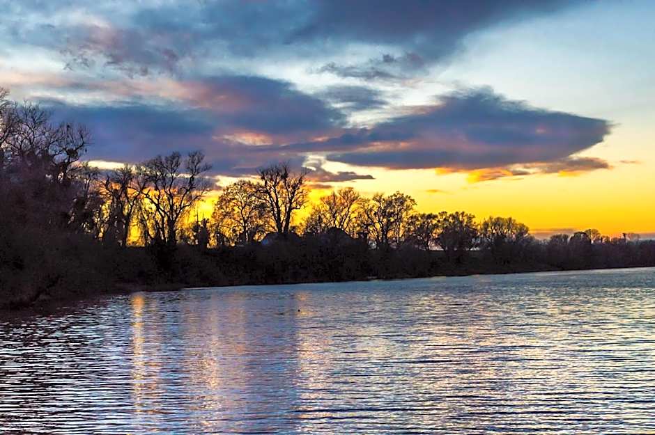 Crossroads Inn - Sacramento