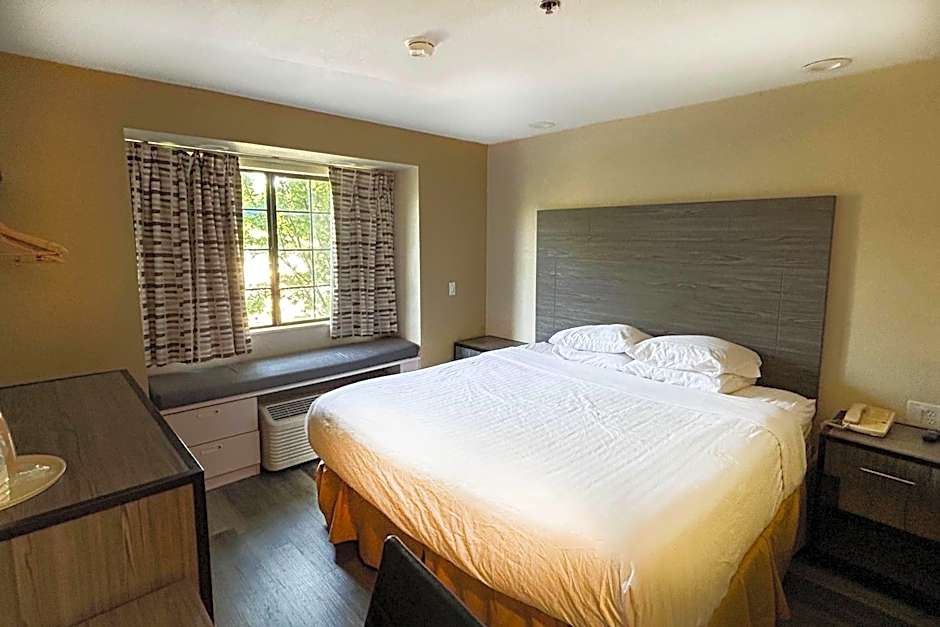 Travelodge by Wyndham Arlington/Dallas Area