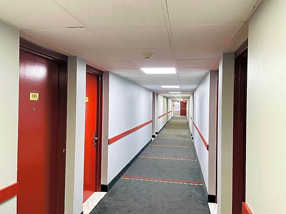 Super 8 by Wyndham Gloucester