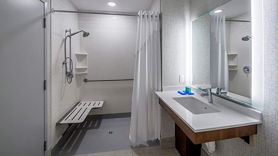 Holiday Inn Express Airdrie By IHG