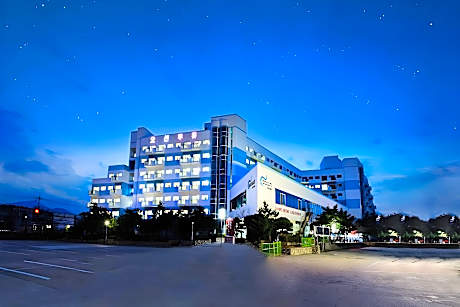 Ocean to You Resort Sokcho Seorak Beach Hotel and Condo