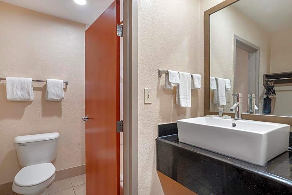 Red Roof Inn & Suites Vicksburg