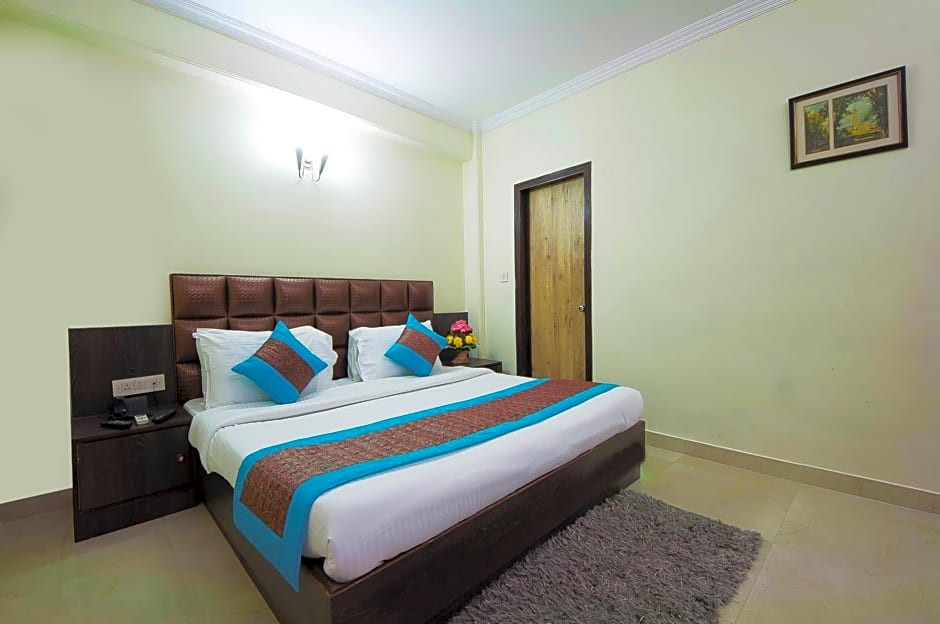 Capital O 2382 Hotel White House Continental