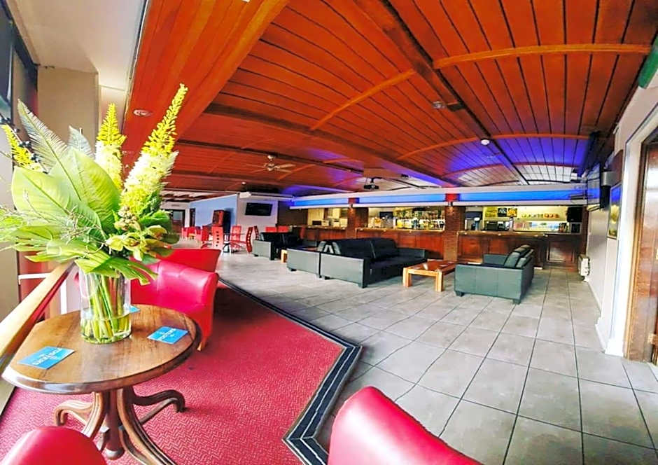 Photo 1 of 45 of Gilson Hotel