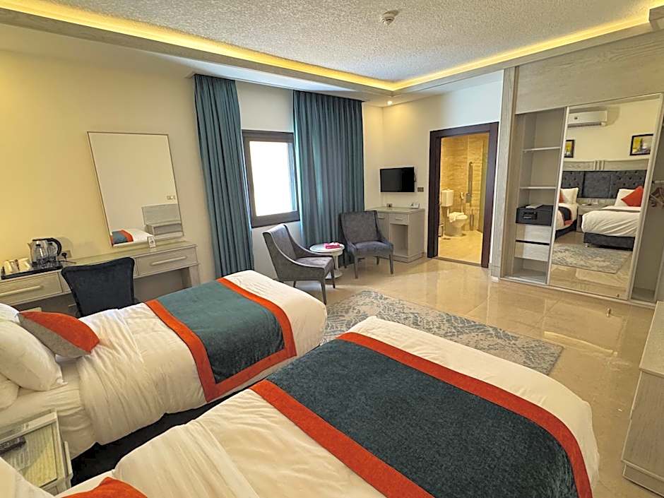 Petra Canyon Hotel