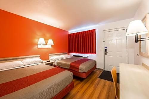Motel 6 Reno - Virginia Plumb – Reno, NV