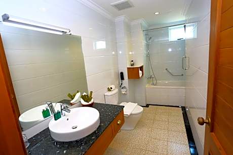 Grand Deluxe Corner Room