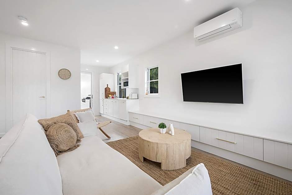 The Med Crescent Head